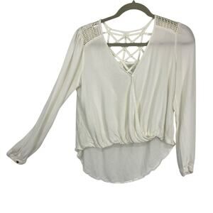 Brigitte Bailey Lattice Back Hi Low Top size Small White Viscose Wrap V Neck